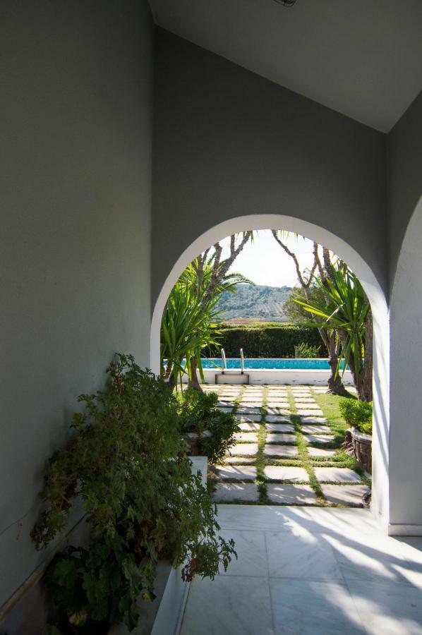 Country Villa Peloponnese With Tennis Court And Pool Zevgolateion ภายนอก รูปภาพ