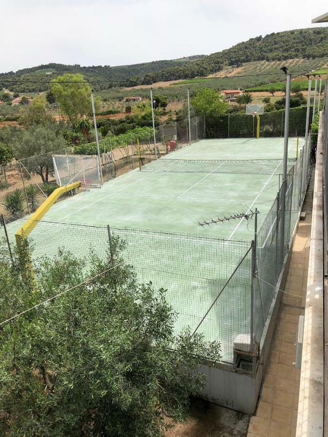 Country Villa Peloponnese With Tennis Court And Pool Zevgolateion ภายนอก รูปภาพ